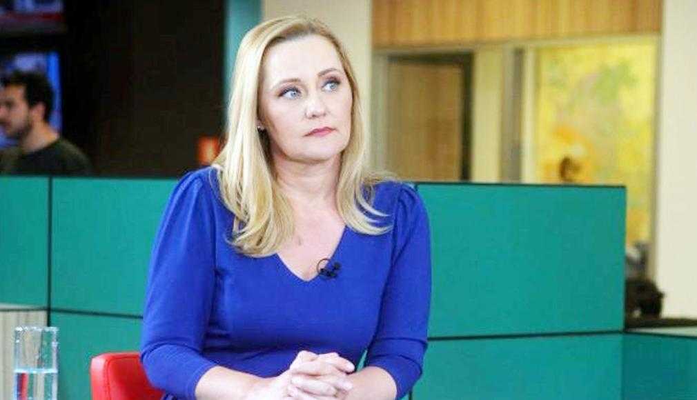 Elena Lasconi, primărița din Câmpulung, trăiește în condiții greu de imaginat. ”Fără canalizare, asfalt și gaze”