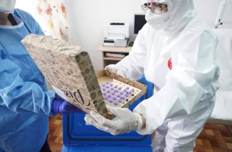 Vaccinul anti-Covid, transportat in cutii de pizza la Spitalul din Slobozia