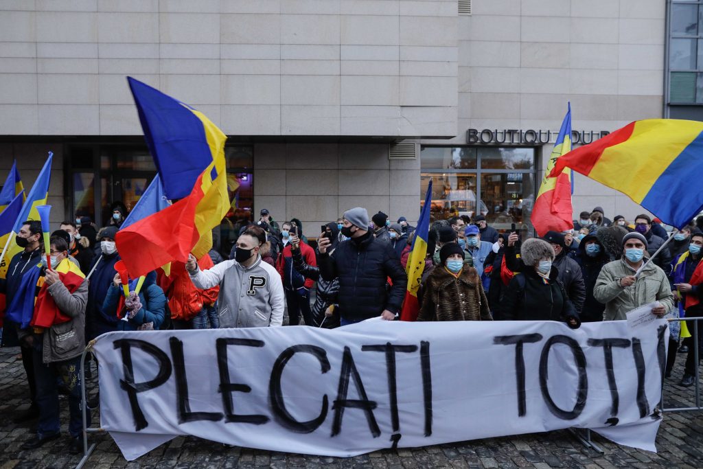 Protest în faţa Ministerului Sănătăţii. Ce doresc românii după incendiul de la Matei Balş