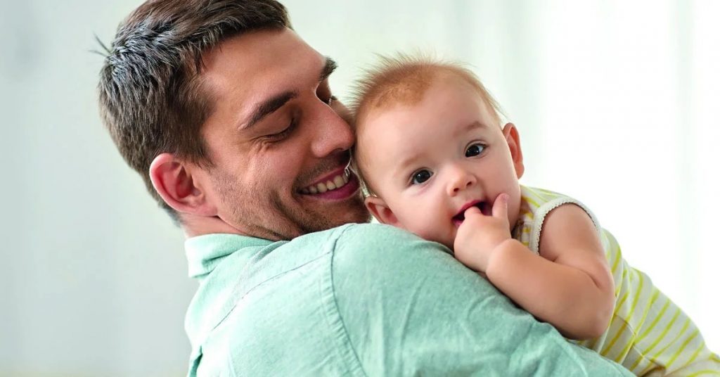 Legea prevede ca cel puțin o lună să îi fie acordată persoanei care nu a beneficiat de acest drept, cunoscut și sub denumirea de ”luna tatălui”.  