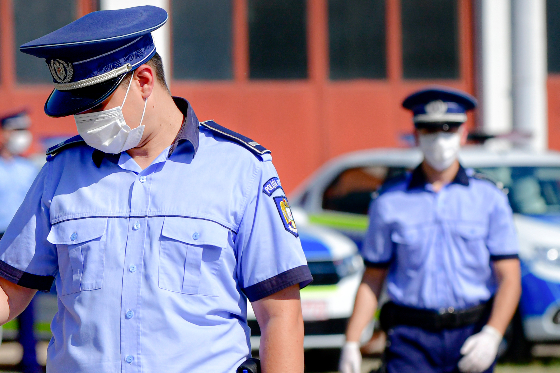 Polițiștii români apelează la telefoanele personale și aplicațiile mobile pentru rezolvarea cazurilor