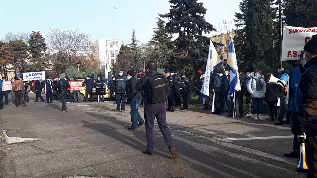 Protest de amploare în Constanța. Legea salarizării a pus capac mai multor persoane iar acum își cer drepturile VIDEO