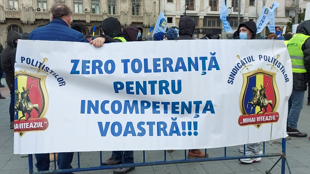 Craiova: Protest spontan al polițiștilor, nemulțumiți de blocarea sporurilor și salariilor VIDEO
