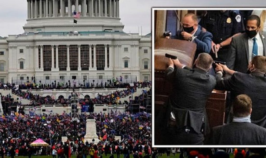 Românii, implicați în manifestațiile violente din SUA. Drapelul românesc a fost fluturat cu mândrie de către susținătorii lui Donald Trump FOTO