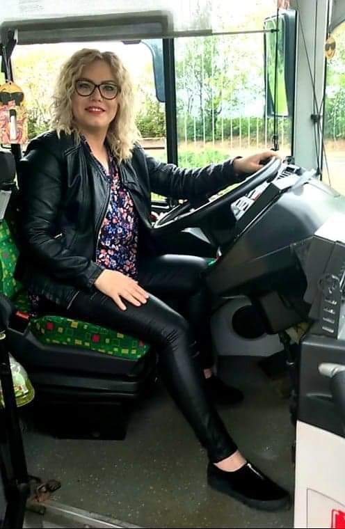 Singura femeie care conduce un autobuz in Romania