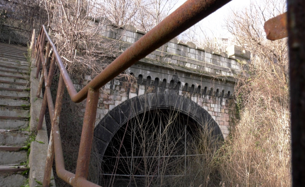 Povestea primului tunel urban construit în România. Cum a ajuns o ruină construcția gândită de Anghel Saligny