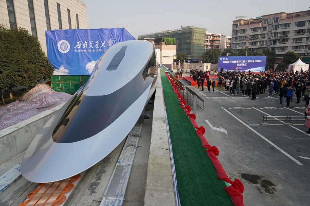 Viteza amețitoare pe care o poate atinge noul tren lansat de China. E mai rapid decât avionul pe distanțe de până la 1.000 de km