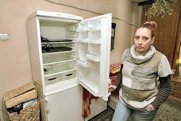 Oamenii din mai multe orașe au menționat faptul că această avarie majoră le-a stricat aparatele electrocasnice.