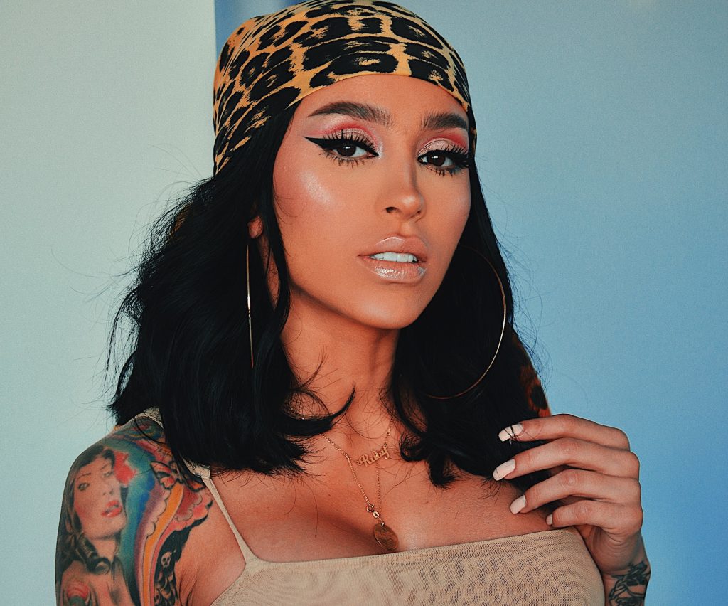 Momente uluitoare povestite de Ruby. Cine a venit cu un băț, după ea, în club. Prietenilor nu le-a venit să creadă