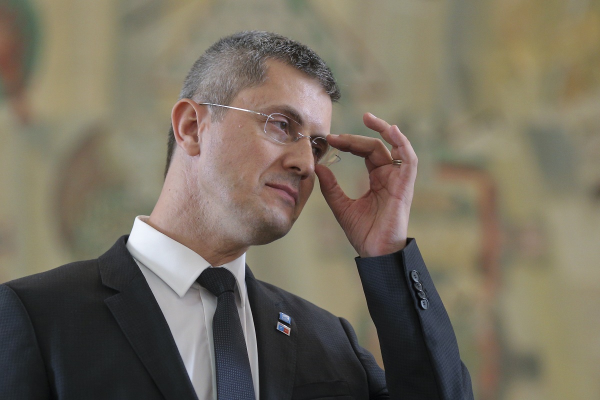 Concedieri masive in instituiiile statului. Vicepremierul a spus clar cine sunt cei vizati sa isi piarda locul de munca