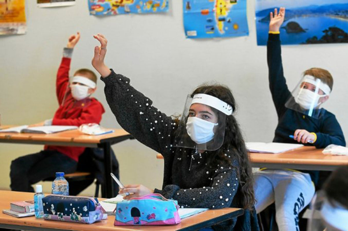 De ce nu vor profesorii să își facă vaccinul