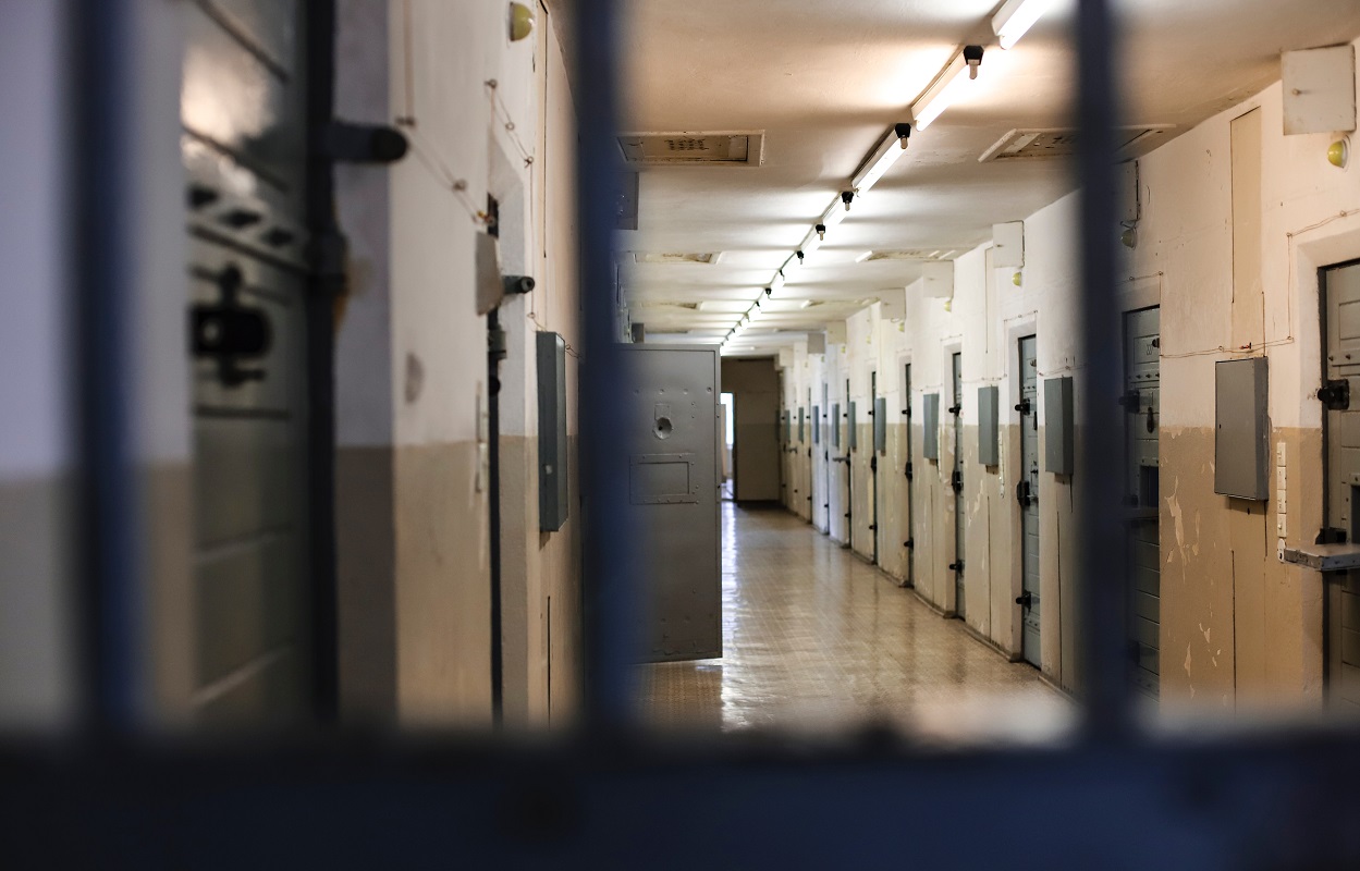 A fost condamnat la inchisoare dupa ce a ucis cinci oameni. Ce le-a vandut barbatul din Comarnic victimelor sale în loc de tuica