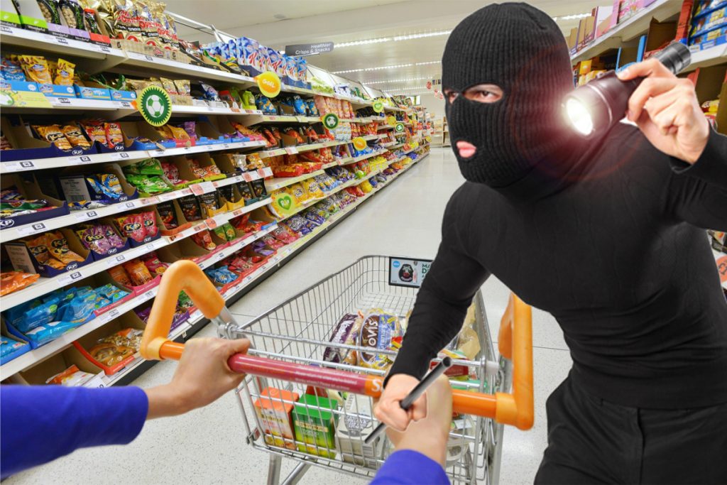 Cea mai nouă metodă folosită de români pentru a fura din supermarket. Imaginația nu are limite