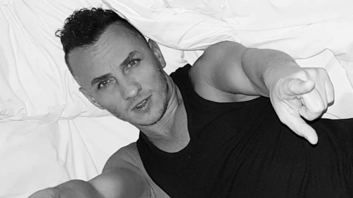 Mama lui Mihai Traistariu era disperata, ajunsese sa-i bage o fata in camera. Artistul a povestit ce a urmat