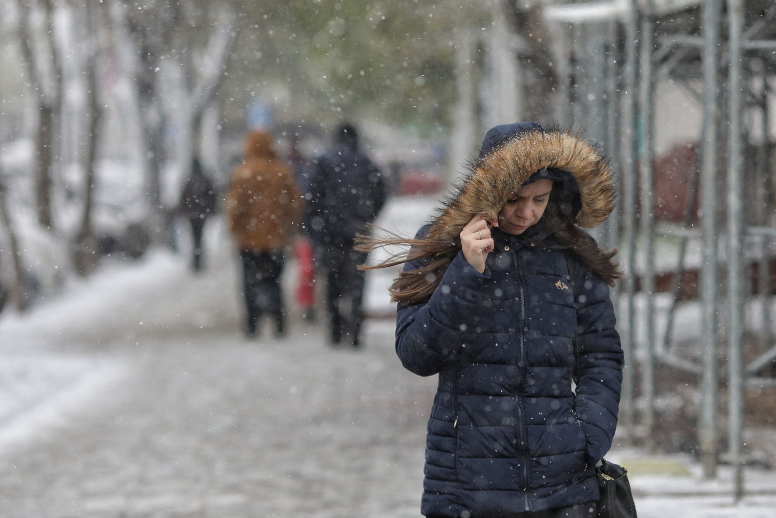Vremea o ia razna în România, în următoarele zile