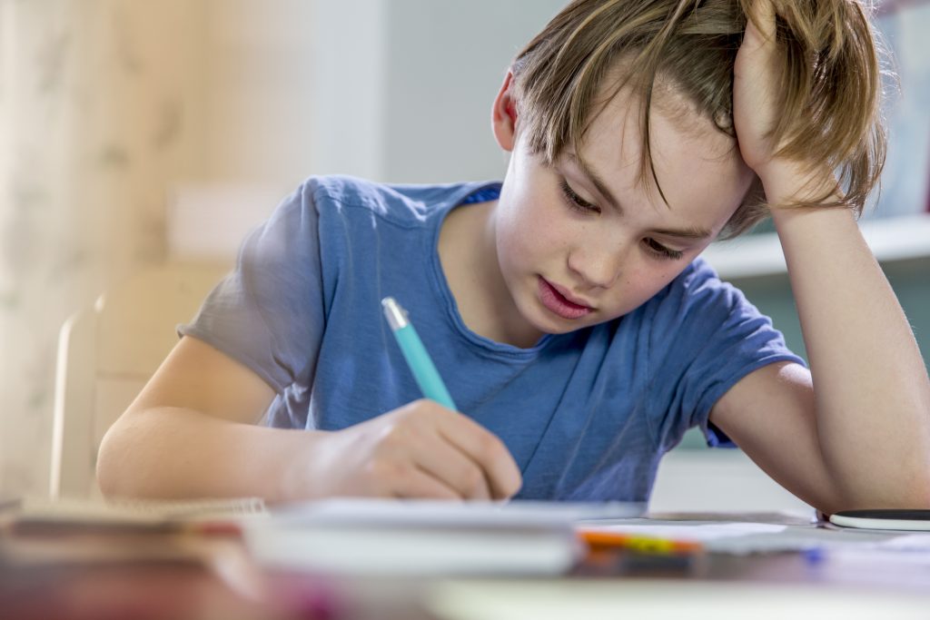 Psihologii, avertisment pentru părinţi. La ce trebuie să fie atenţi odată cu întoarcerea copiilor la şcoală. „Au nevoie de sprijin”