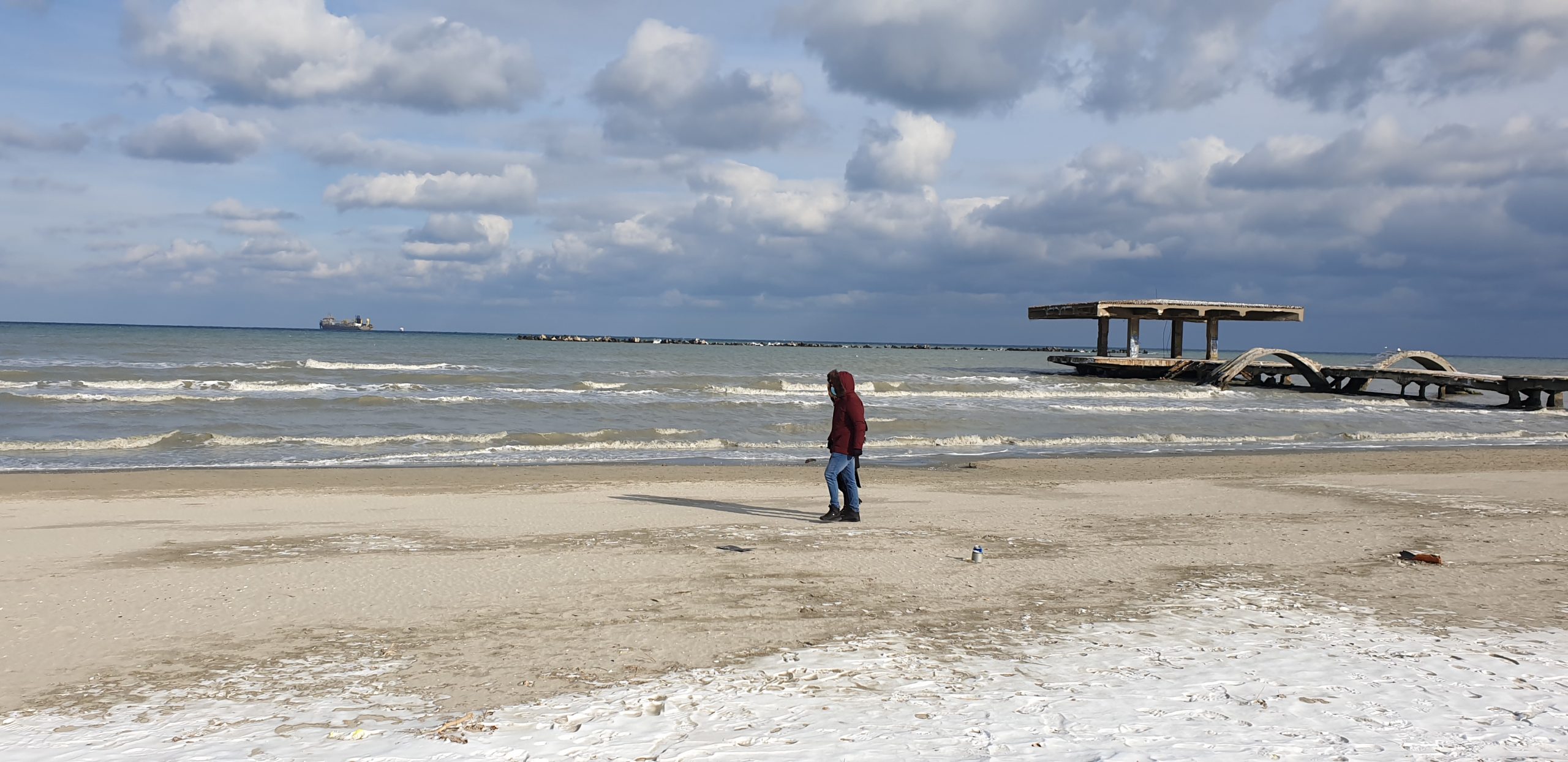 Cuplu de indragostiti pe plaja