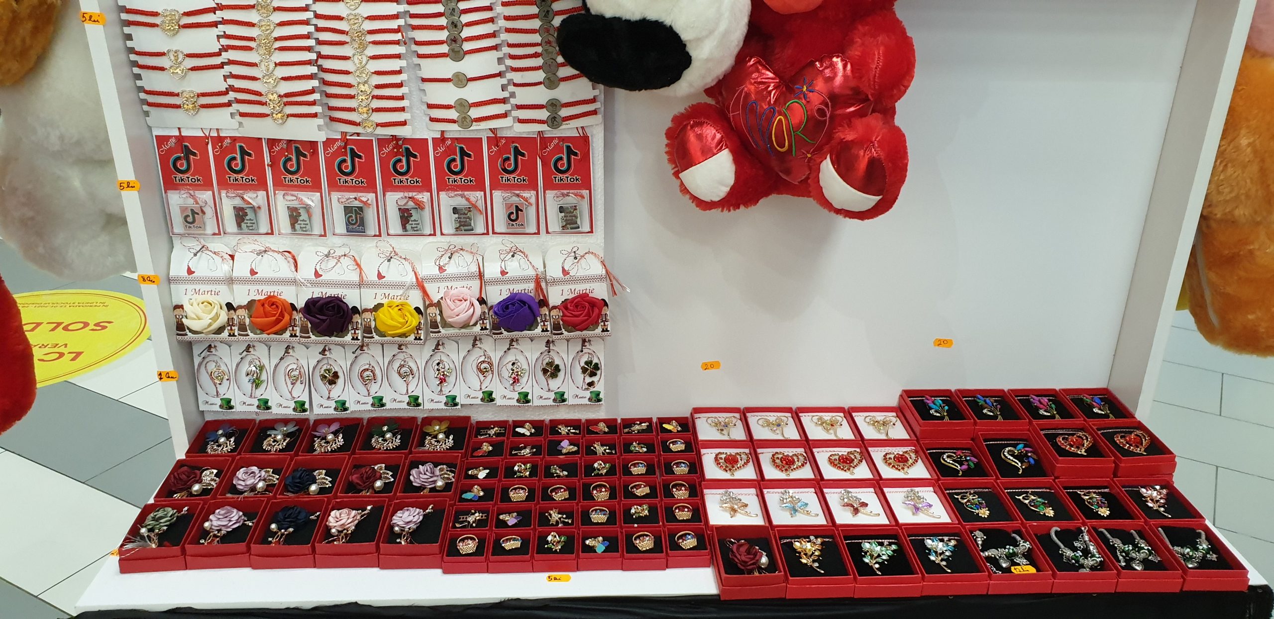 Pandemia a afectat si afacerea cu martisoare