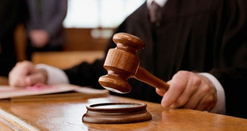 Bacău: S-a făcut dreptate. A fost trimis în judecată cel care a împușcat mortal un bărbat într-o scară de bloc