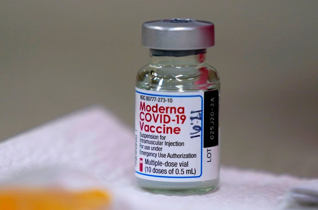 Gorj: Bărbat vaccinat la doza de rapel cu Moderna, în loc de Pfizer. Cum s-a întâmplat neglijența
