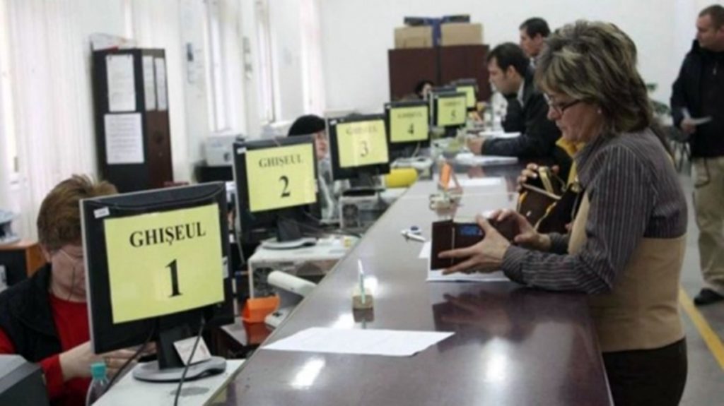 Vaslui: Bugetarii rămân fără sporuri. Cum îi vor afecta reducerile salariale: „Să vină în privat să vadă cum se câștigă un ban”