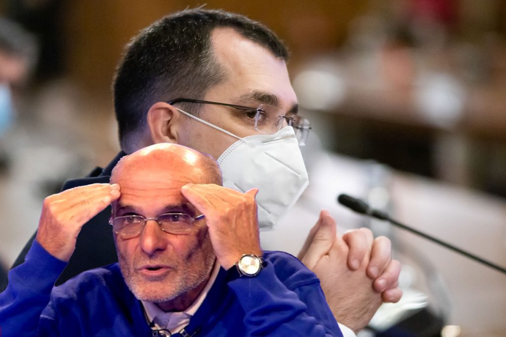 CTP dezvăluie numele omului de lângă Vlad Voiculescu. Acuze pentru ministrul Sănătății: ”Cine te pune să pui acolo pareză?”