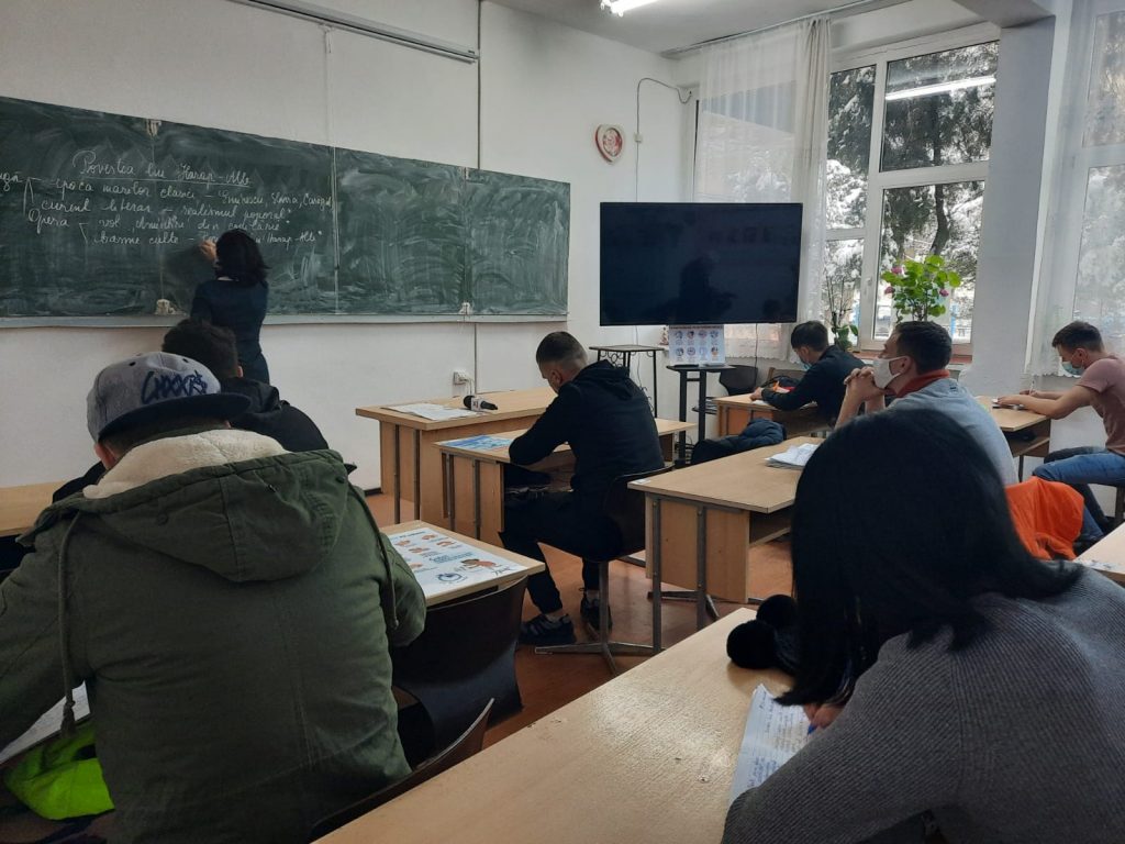 Iași: Cadru festiv la revenirea în școli. Modul inedit prin care au fost întâmpinați elevii Colegiului „Mihail Sturdza”