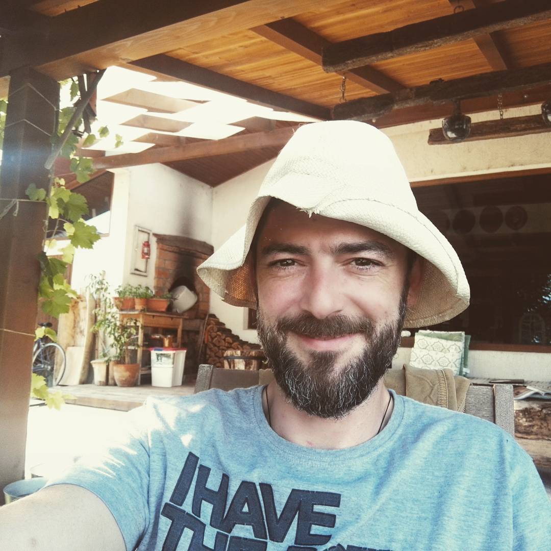 Actorul a decis să renunțe la viața publică și să se retragă în afara Bucureștiului