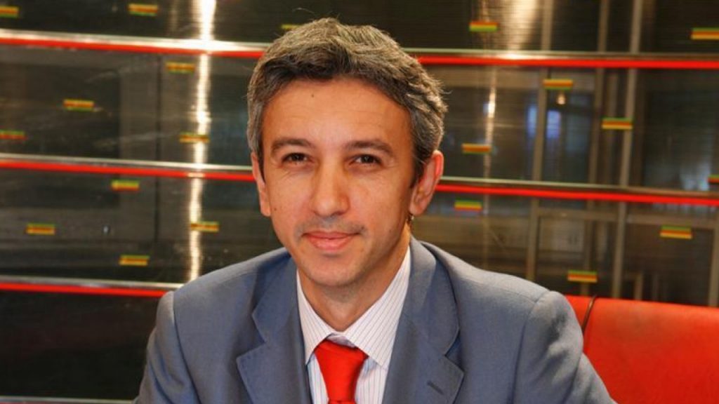 Claudiu Bogdan rupe tăcerea despre celebrul moment cu Dan Diaconescu în tomberon. Fostul prezentator de la OTV: „Nu s-a speriat” (exclusiv)