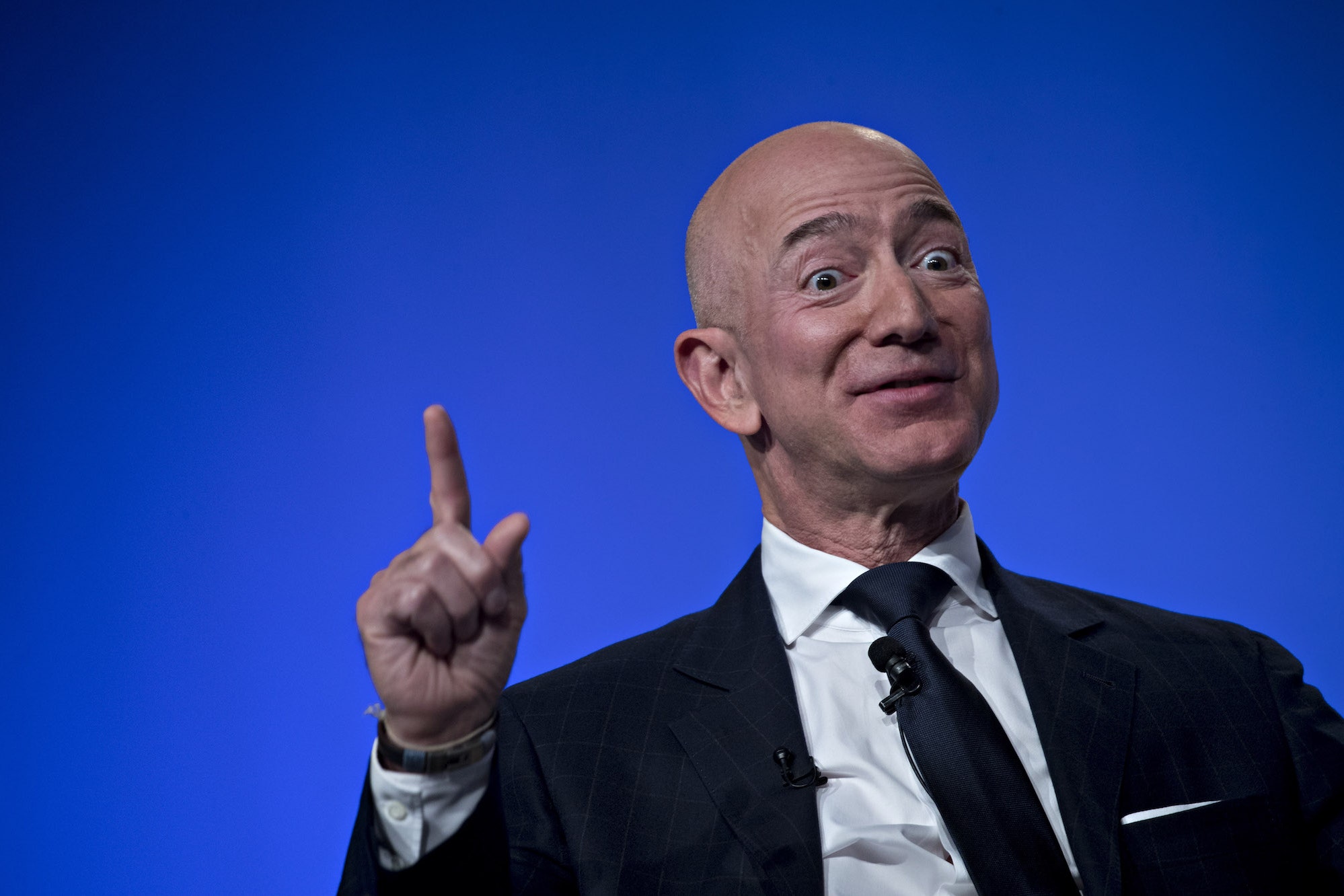 Jeff Bezos, CEO-ul Amazon, a devenit cel mai bogat om al lumii