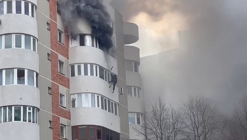 Constanța: Au apărut primii vinovați în cazul femeii care s-a aruncat pe geam ca să scape din incendiul devastator și a decedat. Procurorii militari și-au inceput propria anchetă