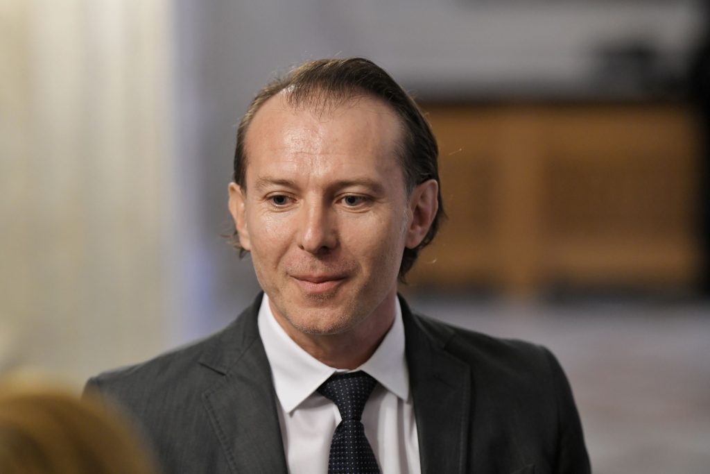 Florin Cîțu, gafă majoră la conferința de presă. Vlad Voiculescu, sărit din schemă. Cum a încercat să o dreagă premierul