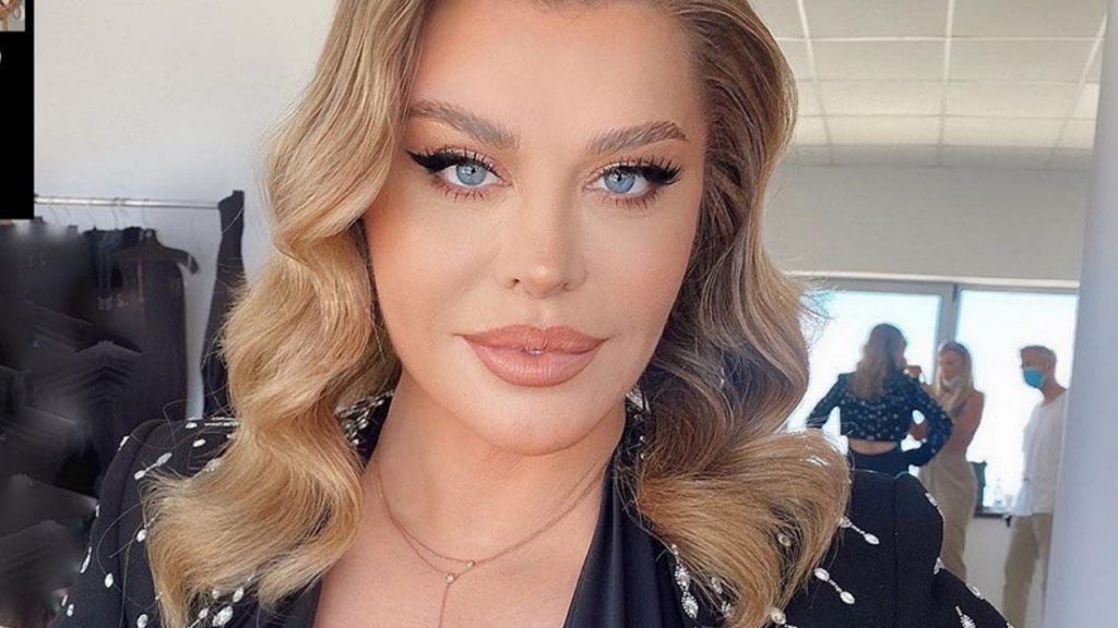 Fotografia cu Loredana care a stârnit controverse printre internauţi. „Zic să te opreşti cu operaţiile să nu ajungi ca Drăguşanu”