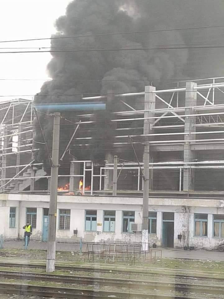 Fumul provenea de la stadionul Rapidului care a fost rapid cuprins de flăcări