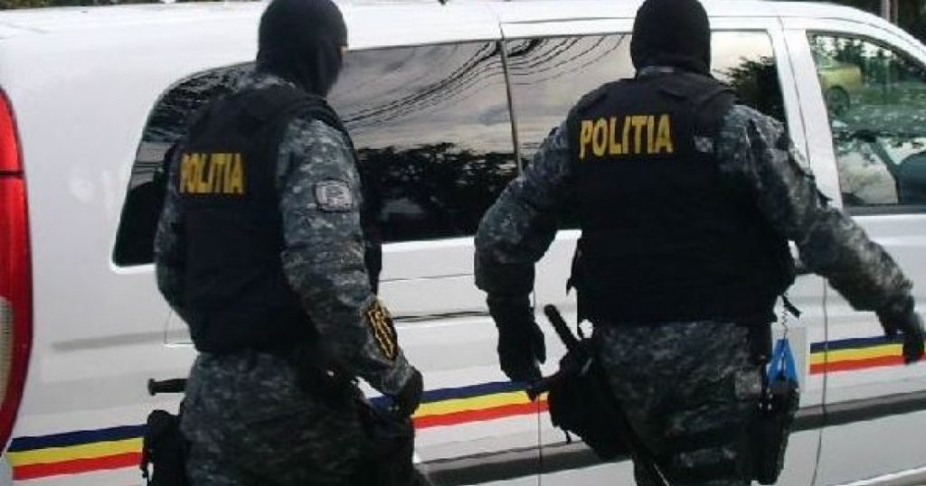 Galați: Patru proxeneți au fost reținuți, astăzi, în uma unor percheziții. Sumă uriașă obținută de pe urma fetelor
