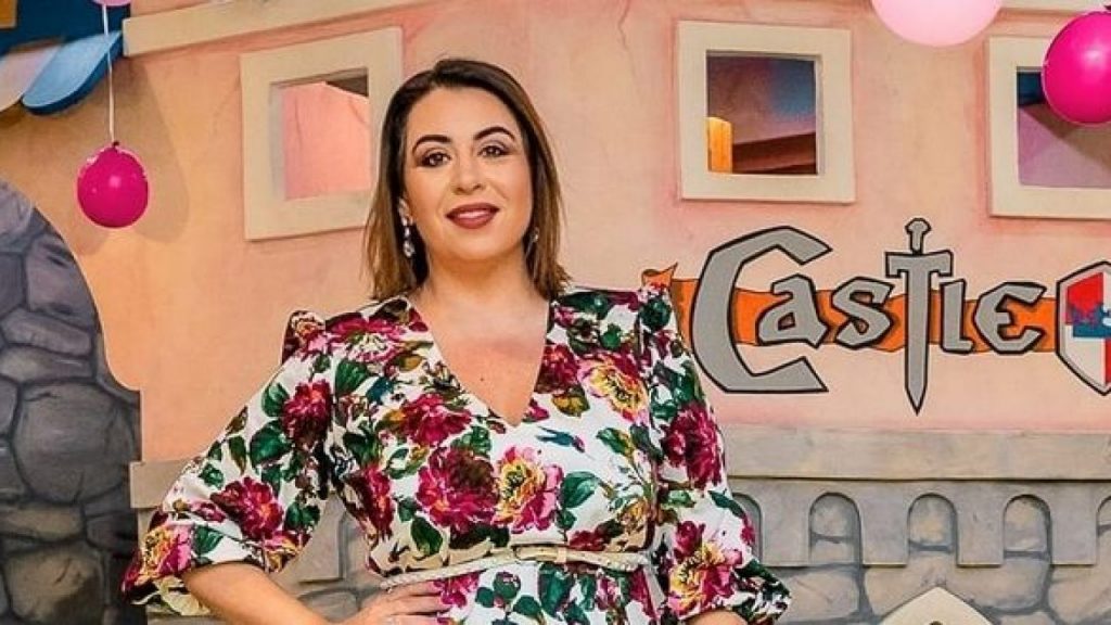 Problemele se ţin lanţ de Oana Roman. Ce se întâmplă acum cu Mioara, mama vedetei: “Era disperată”