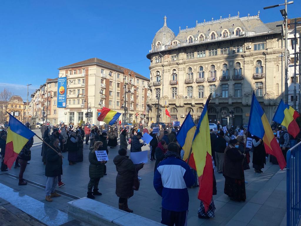Craiova: Protest legal al romilor. Sunt nemulțumiți de faptul că nu mai pot vinde în târgul de haine vechi din oraș VIDEO