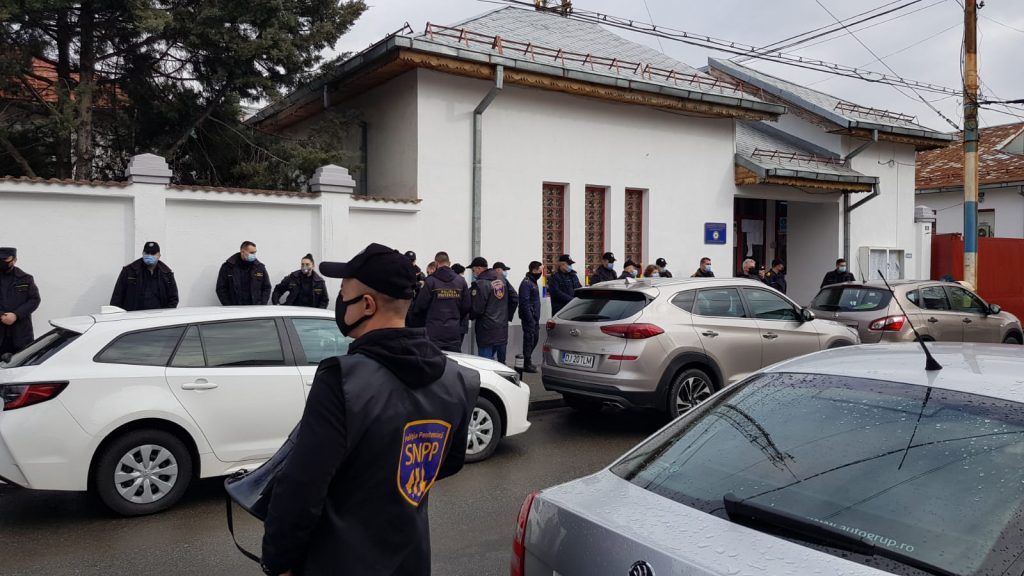 Craiova: Protest spontan al angajaților din penitenciare. Ce nemulțumiri au aceștia VIDEO