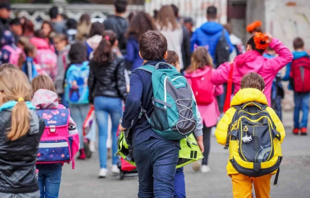 Cum vor fi testaţi, de fapt, elevii cu simptome. Ministrul Educaţiei: „Există o mare problemă”