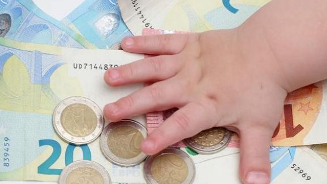 Românii care lucrează cu forme legale într-un stat din UE pot beneficia de alocația europeană