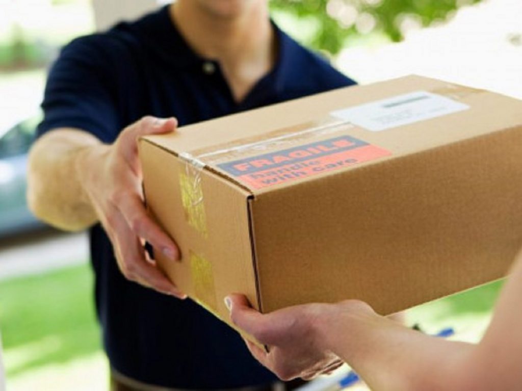 Un prahovean a cumpărat online un telefon mobil şi a primit o bucată de plastic. La ce trebuie să fii atent să nu păţeşti asta