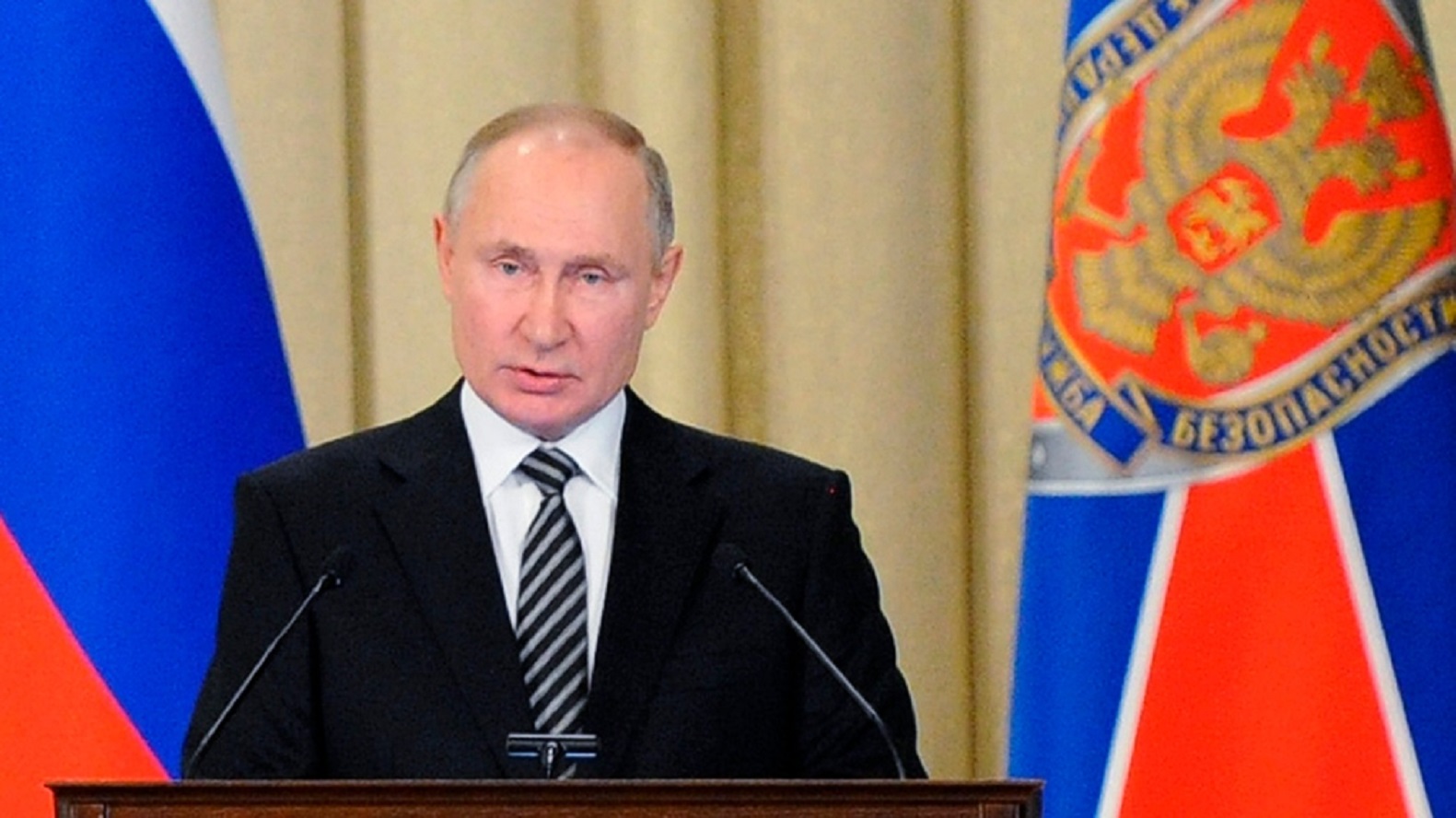 Vladimir Putin promulga legi socante 