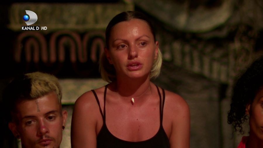 Alexandra Stan, imagine de infarct. Cum s-a pozat concurenta de la Survivor