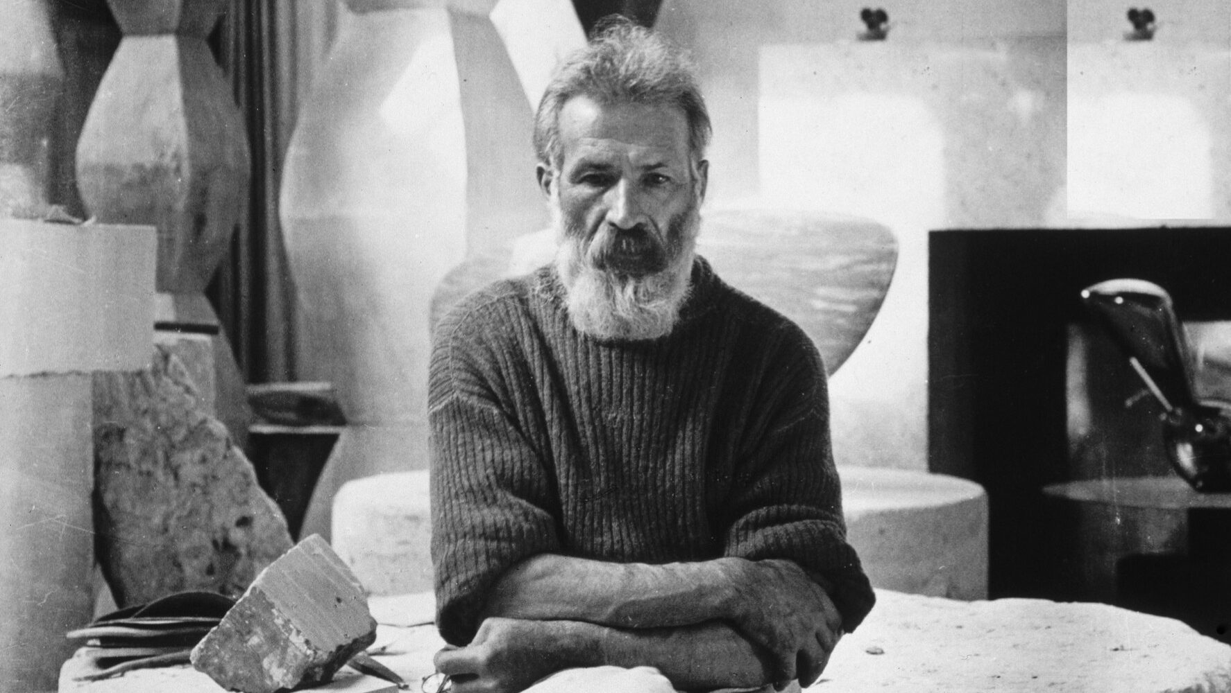 Editorial. ”Influencerul” Brancusi, aniversat prin lingere pe toate partile