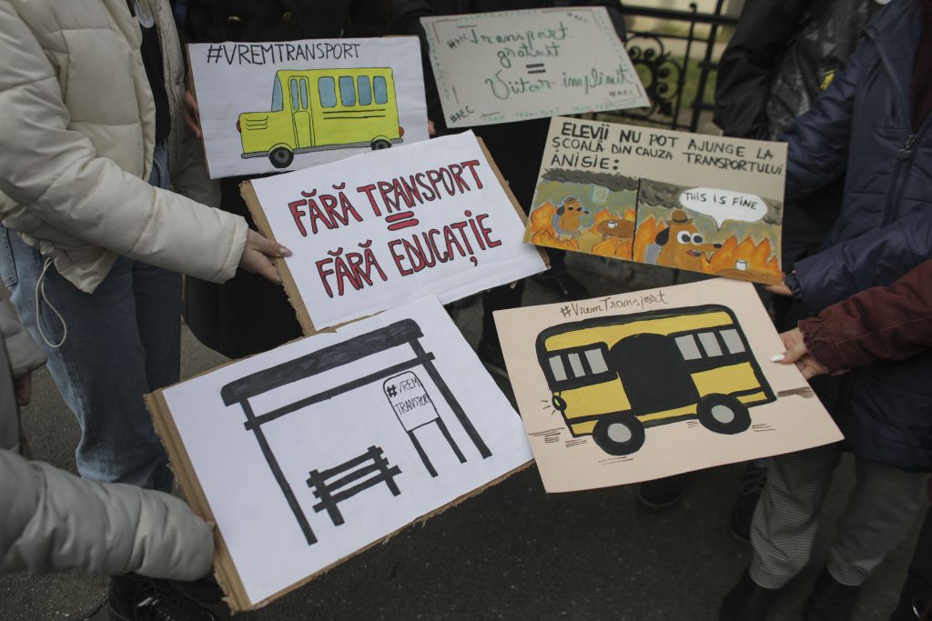 Ministrul Educației, despre decontarea navetei elevilor. Vor primi sau nu bani de la stat