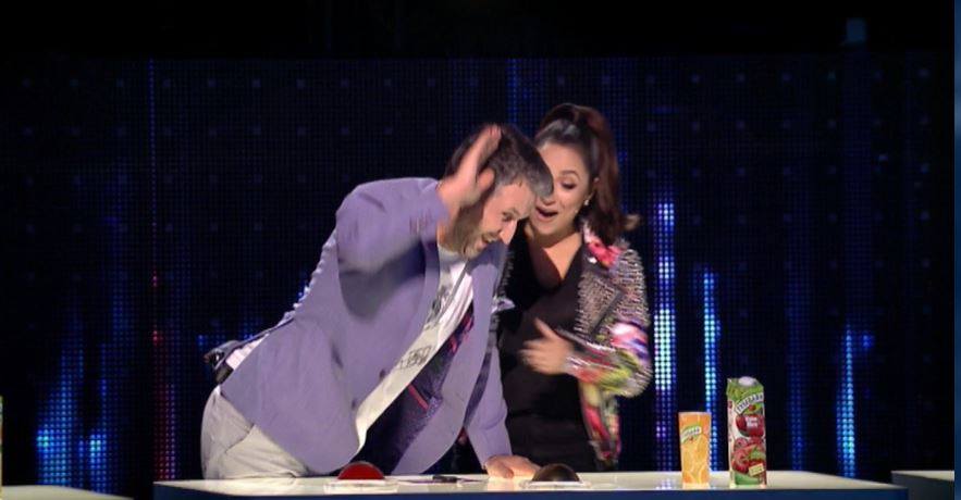 Juraților de la Românii au talent nu le-a venit să creadă când au auzit cu ce se ocupă noua lor slăbiciune. ”Ce faci tu e ilegal, nu?”