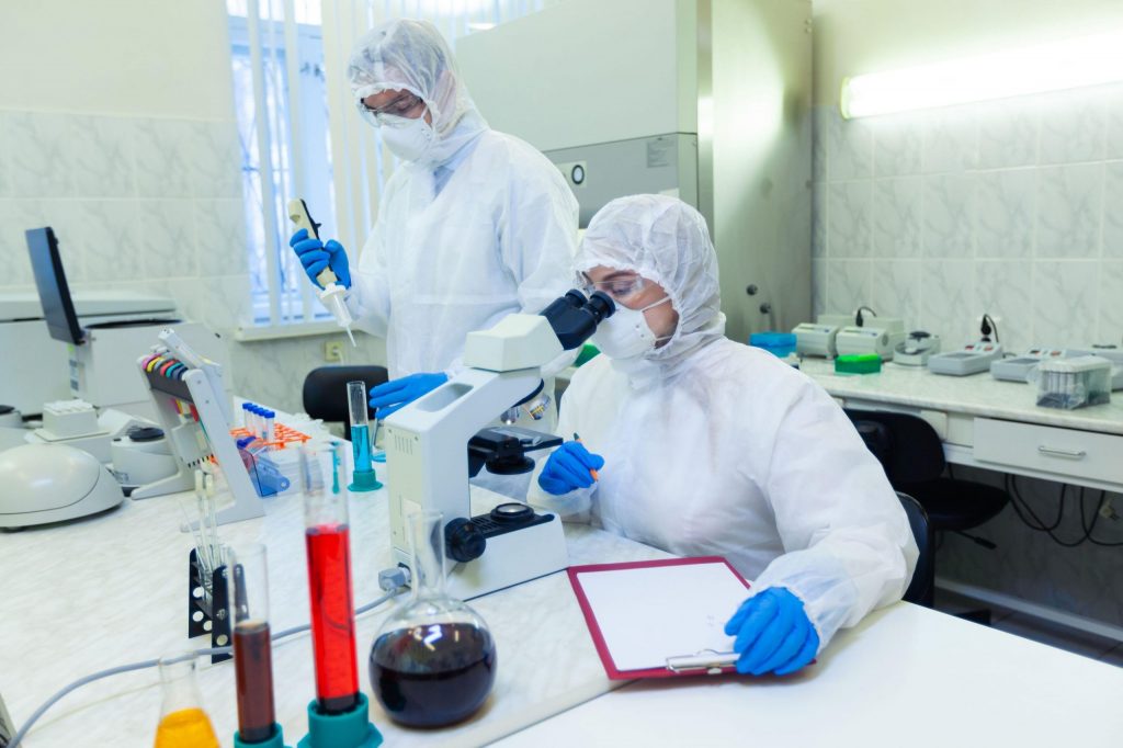 Specialiştii sunt îngrijoraţi. A apărut o formă de coronavirus care nu poate fi depistată cu un singur test