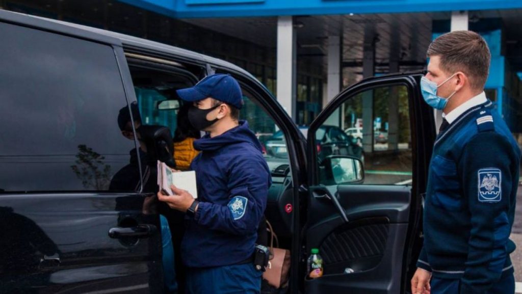 Peste 52.200 persoane au tranzitat frontiera într-o singură zi, cu aproximativ 20.000 mijloace de transport