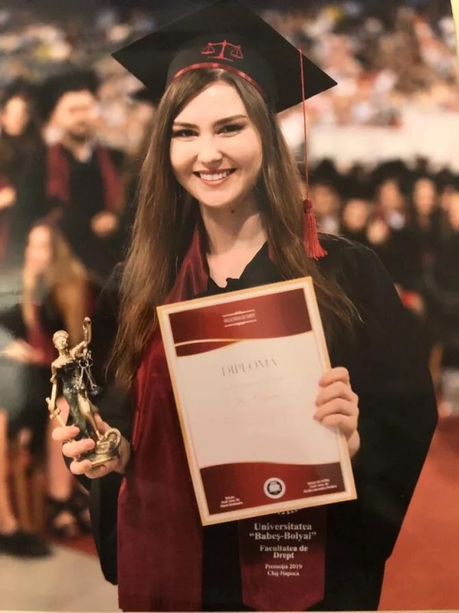Absolventă a Facultății de Drept, Cezara dă lecții cu privire la problemele legislative pe TikTok