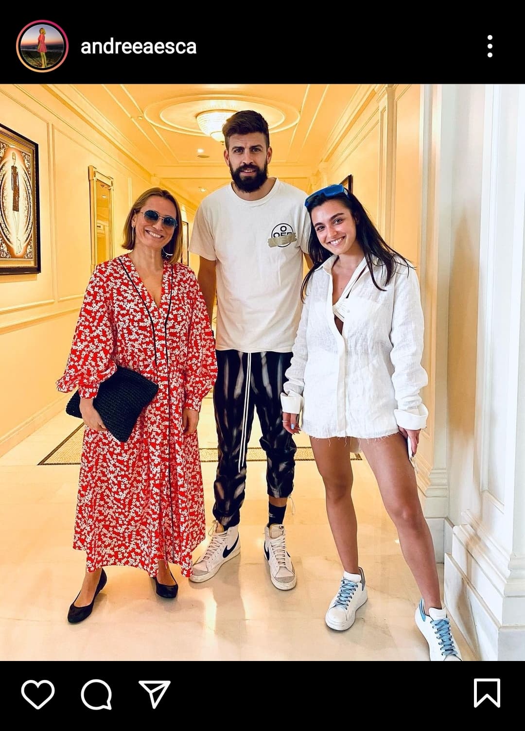Andreea Esca și Alexia Eram s-au pozat alături de Gerard Pique